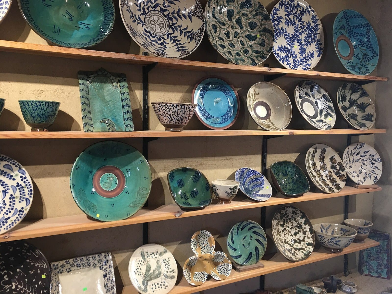 Case e laboratori di ceramica a Tunis village affacciati sul lago Qarun nel Fayoum